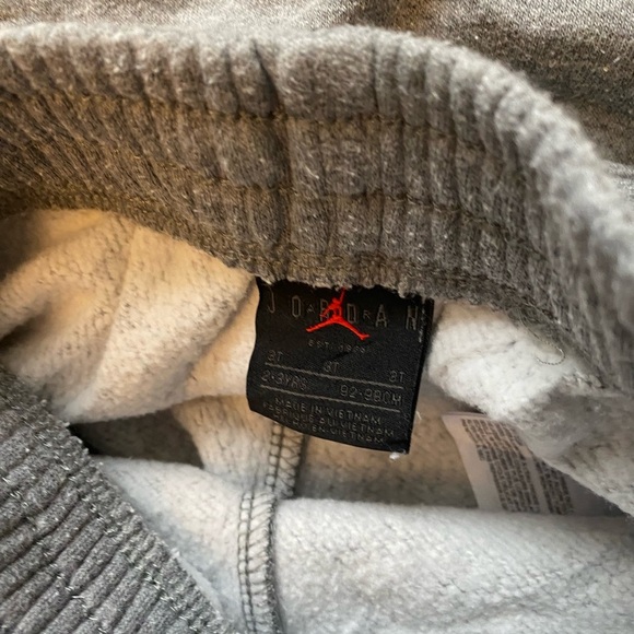 Gray Jordan Kids Hoodie and Sweatpants Set - Picture 4 of 7